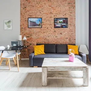 mynest-apartment-green.poznan-hotels.com/